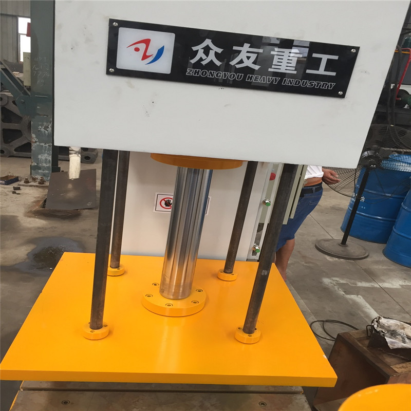 63噸臺(tái)面750×700帶導(dǎo)柱單臂液壓機(jī)