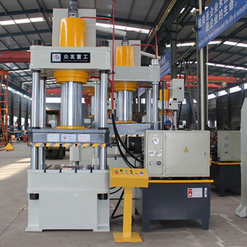 200噸三梁四柱鑄鋼件液壓機(jī)