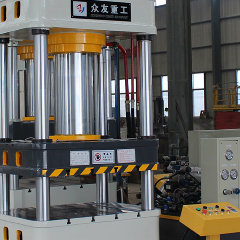 200噸三梁四柱鑄鋼件液壓機(jī)