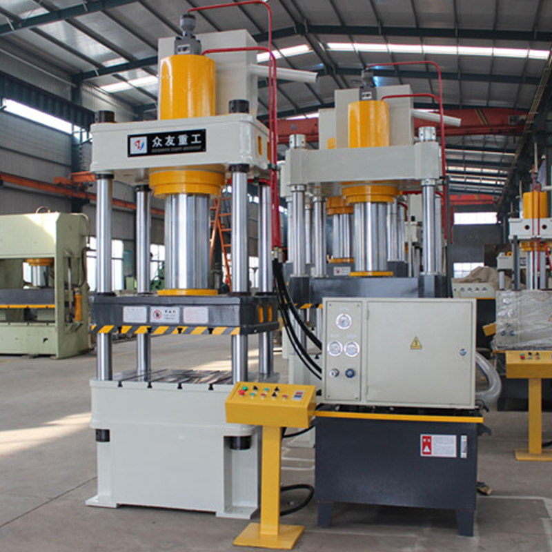 200噸三梁四柱鑄鋼件液壓機(jī)