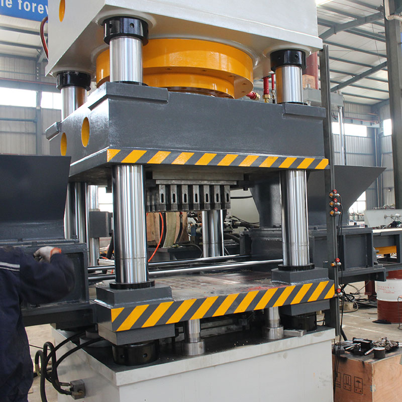 630噸四柱雙色魚餌壓塊機