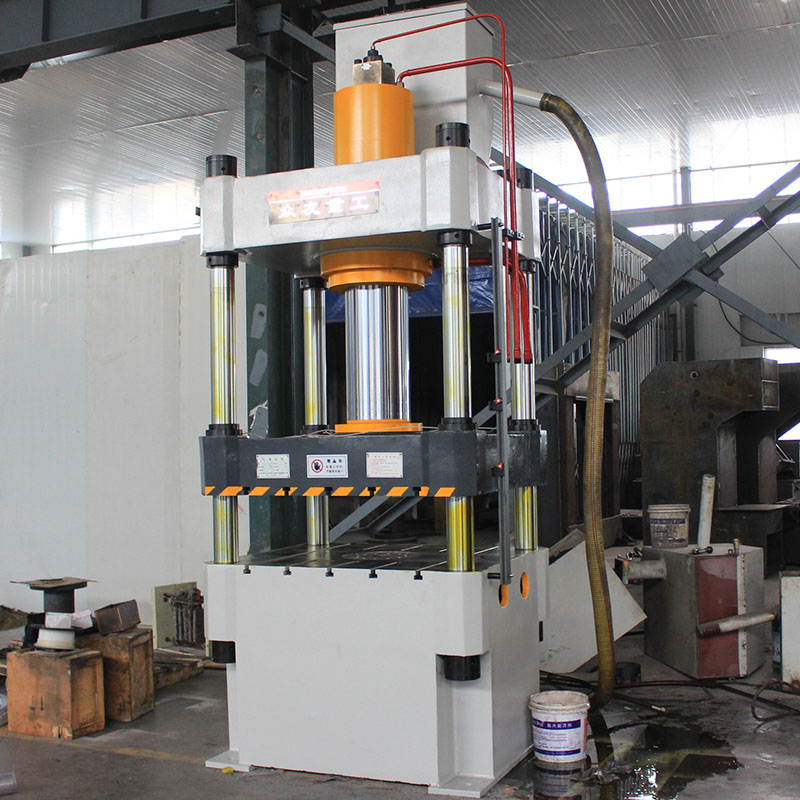 200T三梁四柱液壓機