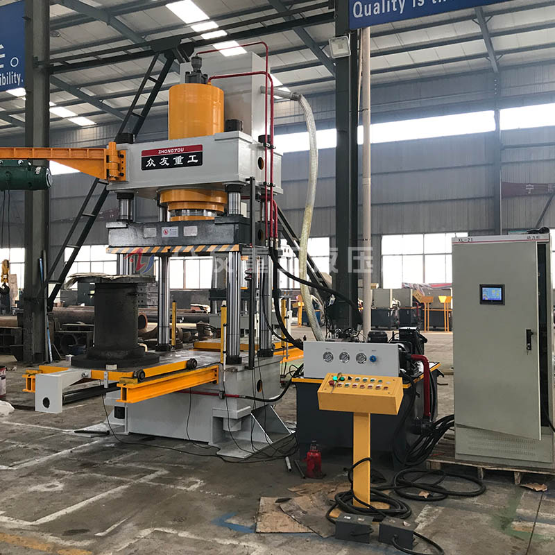 四柱油壓機(jī)工作過程中應(yīng)注意什么？