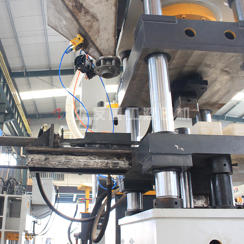 400噸牛羊舔磚液壓機(jī) 400噸鹽磚機(jī) 400t鹽磚壓塊機(jī)