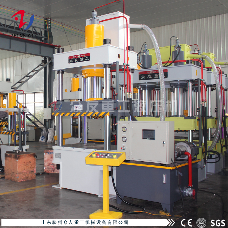 小型油壓機(jī)在開(kāi)機(jī)工作時(shí)有哪些注意事項(xiàng)？四柱油壓機(jī)生產(chǎn)廠(chǎng)家解答